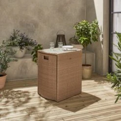 Alice's Garden Balkonset Doppio - 2 Stoelen - Inschuifbaar - Wicker - Beige 12 Alice's Garden Balkonset Doppio - 2 Stoelen - Inschuifbaar - Wicker - Beige -Optimaal Tuinmeubel Winkel 1200x1200 1085