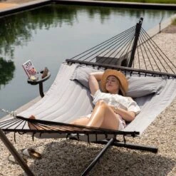 Vita5 Hangmat Met Standaard En Spreidstok – 2 Persoons – Incl. Bekerhouder - Afneembaar Kussen – Uv-bestendig – Lichtgrijs 24 Vita5 Hangmat Met Standaard En Spreidstok – 2 Persoons – Incl. Bekerhouder - Afneembaar Kussen – Uv-bestendig – Lichtgrijs -Optimaal Tuinmeubel Winkel 1200x1200 1278