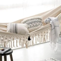 QUVIO Hangmat Voor In De Tuin - Tuinstoelen - Reishangmat Voor Camping, Outdoor En Reizen - Hamock - Katoen Ademend - Maximale Belasting Van 250KG - Lig Oppervlak Van 180 Cm - Geschikt Voor 1 Persoon - Beige -Optimaal Tuinmeubel Winkel 1200x1200 1298