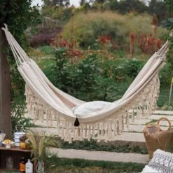 QUVIO Hangmat Voor In De Tuin - Tuinstoelen - Reishangmat Voor Camping, Outdoor En Reizen - Hamock - Katoen Ademend - Maximale Belasting Van 250KG - Lig Oppervlak Van 180 Cm - Geschikt Voor 1 Persoon - Beige -Optimaal Tuinmeubel Winkel 1200x1200 1299