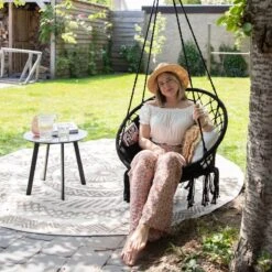 Vita5 Macramé Hangstoel - Voor Binnen En Buiten - Zonder Standaard - Incl. Kussen, Boekenvak En Beschermhoes - Tot 150kg - Zwart 21 Vita5 Macramé Hangstoel - Voor Binnen En Buiten - Zonder Standaard - Incl. Kussen, Boekenvak En Beschermhoes - Tot 150kg - Zwart -Optimaal Tuinmeubel Winkel 1200x1200 42