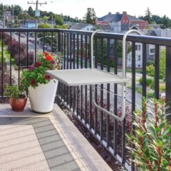 Luxe Inklapbare Balkontafel – 52 X 40 X 56cm – Wit – Hangend – Balkonbar – Balkontafels – Balkontafeltje – Hangtafel Balkon – Balcony Table – Voor Aan Het Balkon – Ophangbaar – Opklapbaar – Tafel – Inklapbaar – Buiten – Tafeltje – Klaptafel -Optimaal Tuinmeubel Winkel 1200x1200 885
