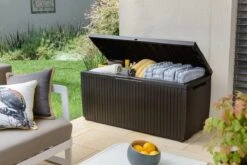 Opbergbox Tuin - Kussenbox Waterdicht - Bruin - Zitbox Kussenbox Voor Buiten - Voor Tuinmeubelen - Tuinkussens - Opberg Tuin - Kussenboxen - XL - Groot - 305 Liter 15 Opbergbox Tuin - Kussenbox Waterdicht - Bruin - Zitbox Kussenbox Voor Buiten - Voor Tuinmeubelen - Tuinkussens - Opberg Tuin - Kussenboxen - XL - Groot - 305 Liter -Optimaal Tuinmeubel Winkel 1200x800 127