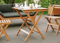 Bistro Set Hout Balkonset FSC – Patio Set Tuin – Houten Frans Tuinsetje – Kleine Tuinset – Complete Kleine Balkon Tafelset Met Gratis Bijzettafel – Hardhout FSC Balkonstoelen & Balkon Tafel - Tuintafel En Stoelen - Bistroset Van Hout – Balcony Set 27 Bistro Set Hout Balkonset FSC – Patio Set Tuin – Houten Frans Tuinsetje – Kleine Tuinset – Complete Kleine Balkon Tafelset Met Gratis Bijzettafel – Hardhout FSC Balkonstoelen & Balkon Tafel - Tuintafel En Stoelen - Bistroset Van Hout – Balcony Set -Optimaal Tuinmeubel Winkel 1200x857 7