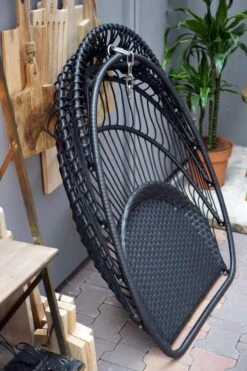 Merkloos Hangstoel Norway - Zwart Wicker & Touw Luxe Egg Hangstoel Met Dikke Antraciete Kussens Met Frame - Inklapbare Basket -Optimaal Tuinmeubel Winkel 800x1200 9